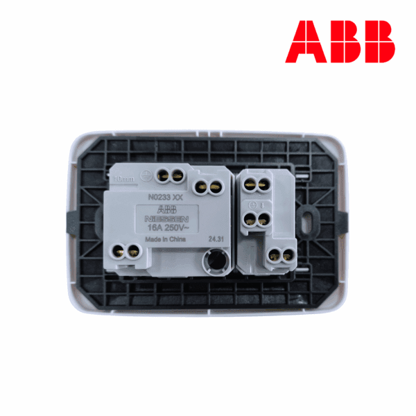TOMACORRIENTE MIXTO 3 EN LINEA + TOMA SCHUKO 2P+T│N0533.33 BL│LÍNEA ORIGEN│ABB